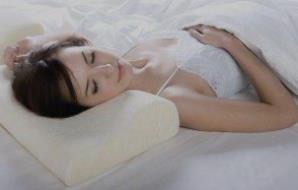 睡觉时手怎么放最好?
