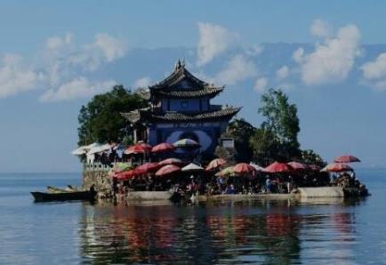 一个女生适合去哪里旅行 (适合女生去的旅游景点)