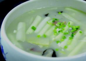 济南特色美食小吃之奶汤蒲菜