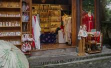 一条大街冒出十多家“汉服”店 租“汉服”逛故宫成了一景