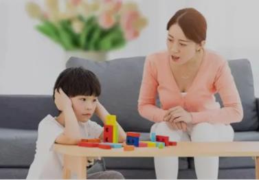 特别淘气的孩子如何管教,怎么教育淘气的孩子