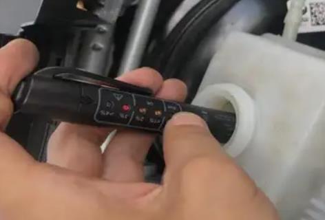 新车刹车油多少公里换一次?