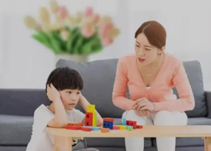 特别淘气的孩子如何管教?怎么教育淘气的孩子?