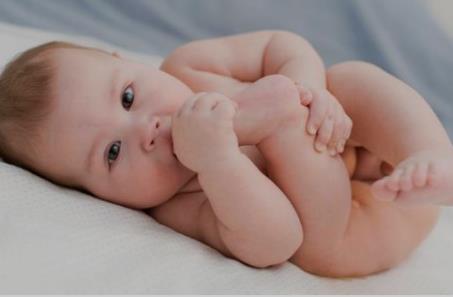 宝宝不穿袜子的好处 光脚能养成更好的走路姿势