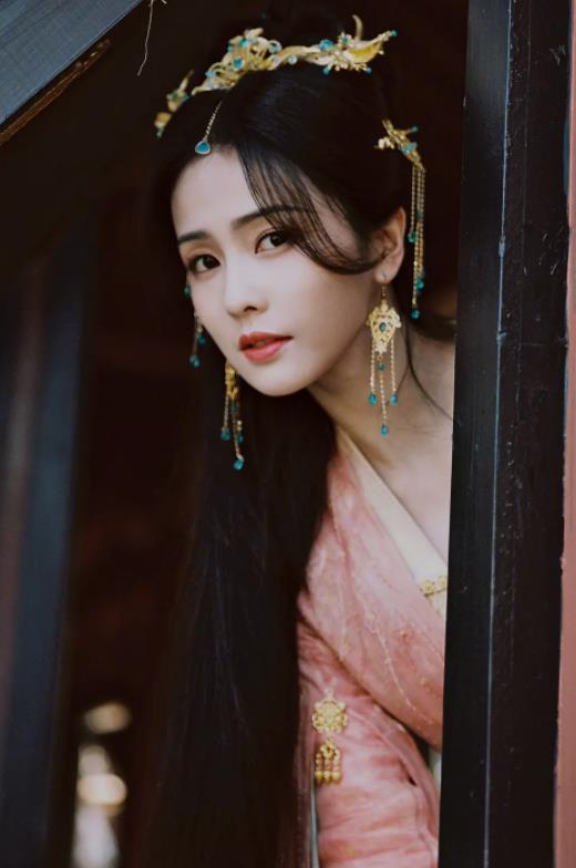 《长月烬明》叶夕雾怎么会有倾世之玉?长月烬明人物关系图