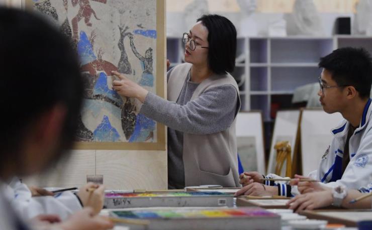 甘肃敦煌:壁画艺术进校园