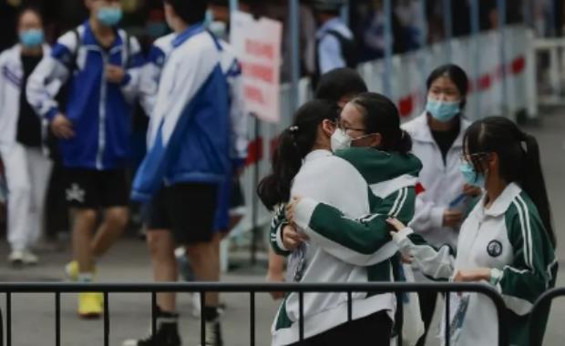 2023年高考送考是开车好还是打车好 高考出行方式选哪个好 高考出行要注意什么