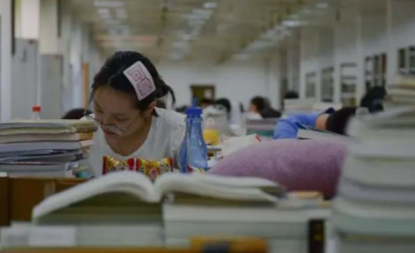 2023高考送考老师都是高三的吗 高考送考老师是干什么的 高考送考老师穿什么合适