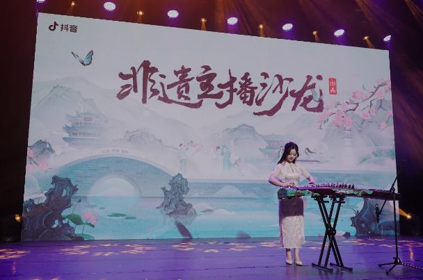 “活化”传承 借非遗直播延续“文化基因”