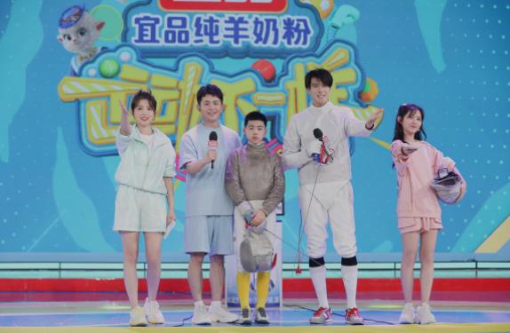 《运动不一样7》超级剑客许英明许英明秒变孩子王,竟被小学生集体“围攻”