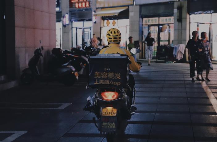 “不夜城”频出圈点燃县城新活力,平台搜索热度上涨超208%