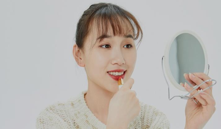 穿小西装适合搭配什么妆容 穿小西装适合什么妆容