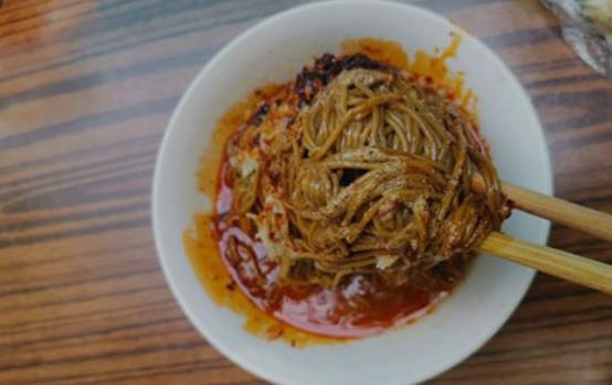 西安的特色小吃推荐-荞面饸饹
