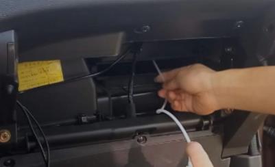 摸了汽车里的死老鼠有事吗