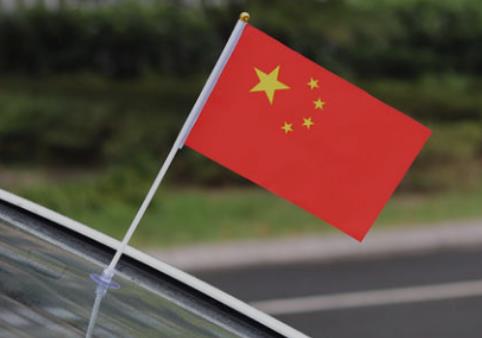 国庆节时汽车上可以挂国旗吗