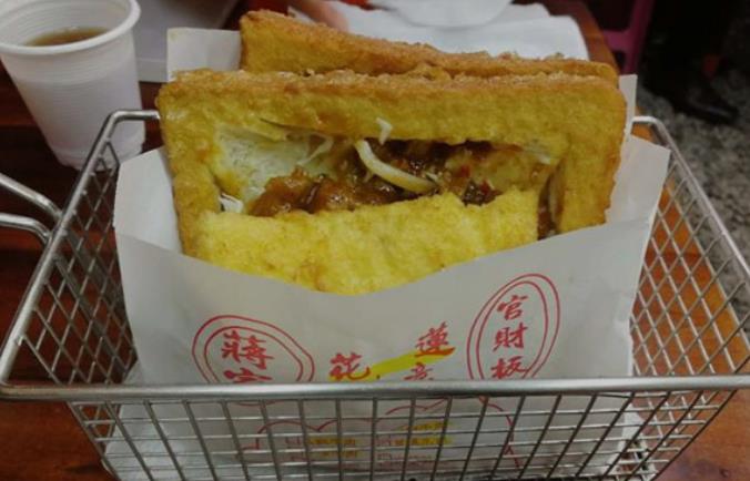 台湾夜市特色小吃推荐-棺材板
